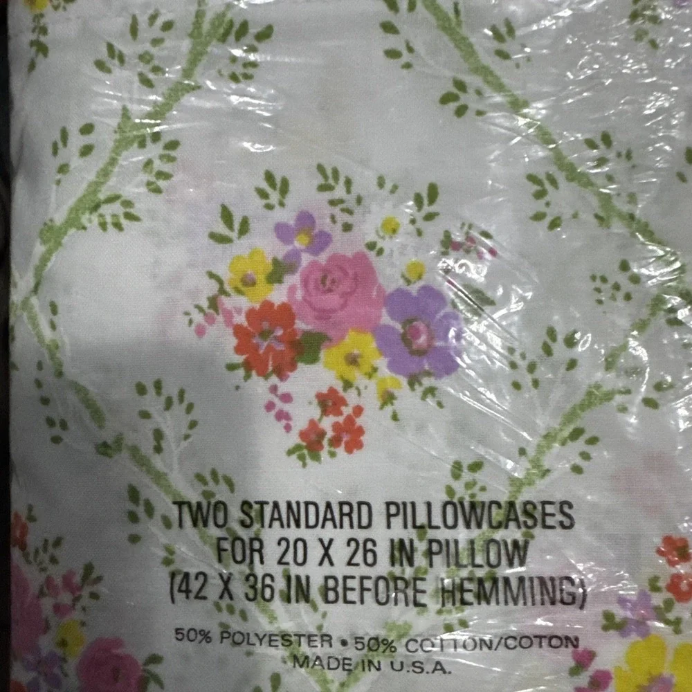 Cannon Monticello Two Pillowcases No Iron Regular Size NOS Vintage Floral Flower